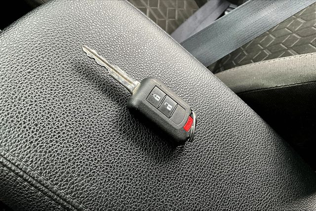 Vehicle image 10 of 31