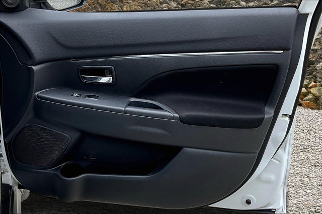 Vehicle image 21 of 31