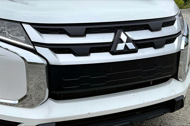 Vehicle image 25 of 31