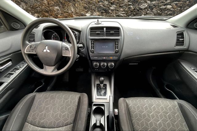 Vehicle image 13 of 31