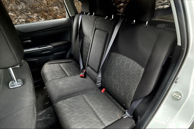 Vehicle image 23 of 31