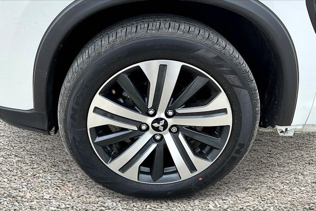 Vehicle image 9 of 31