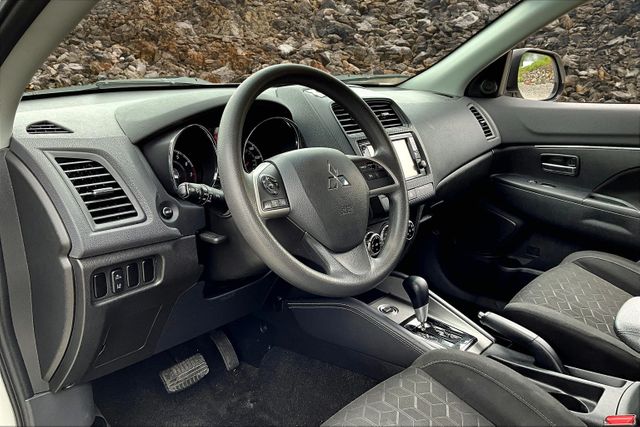 Vehicle image 11 of 31