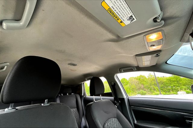 Vehicle image 19 of 31