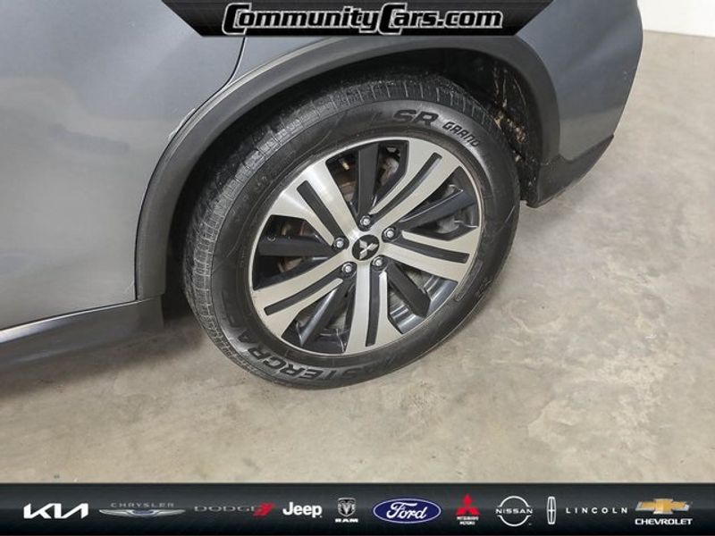 Vehicle image 8 of 30