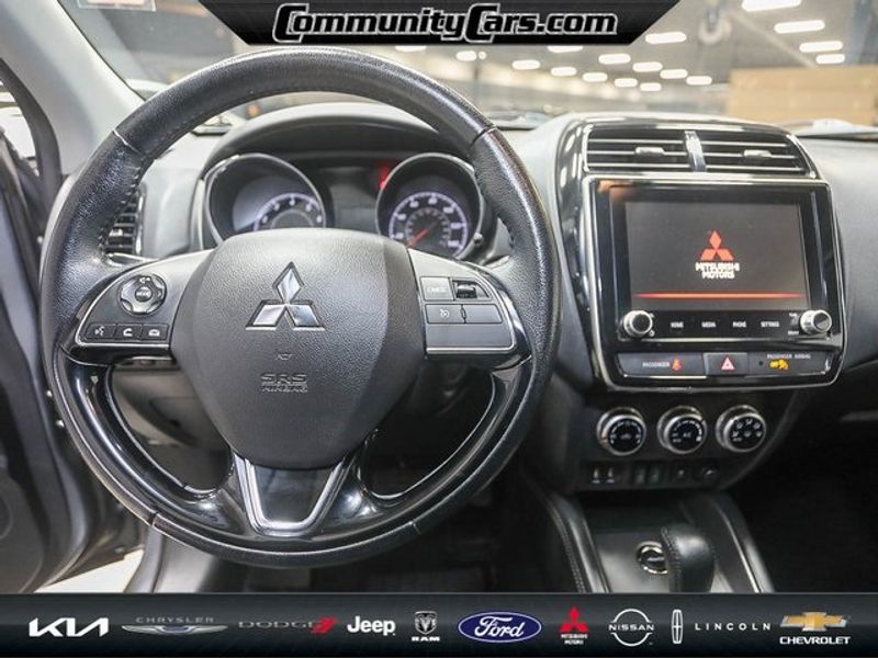 Vehicle image 12 of 30