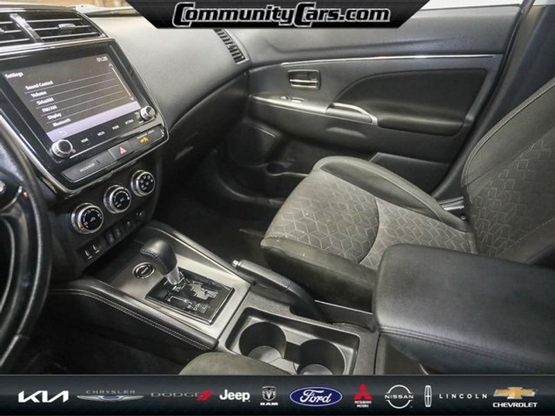 Vehicle image 18 of 30