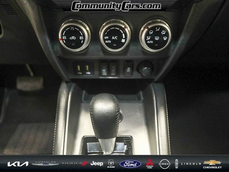 Vehicle image 17 of 30