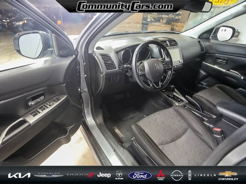 Vehicle image 10 of 30