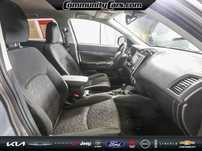 Vehicle image 20 of 30