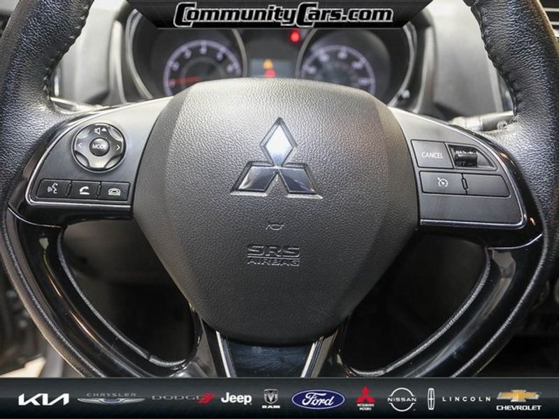 Vehicle image 14 of 30