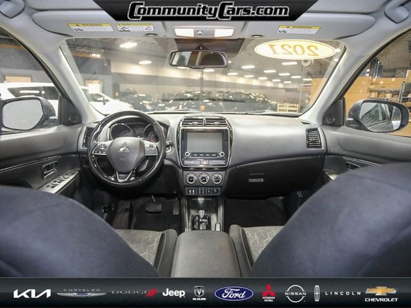 Vehicle image 22 of 30