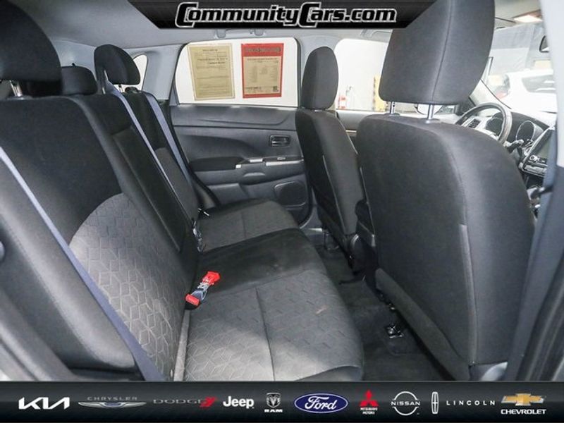 Vehicle image 21 of 30