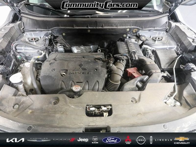 Vehicle image 19 of 30