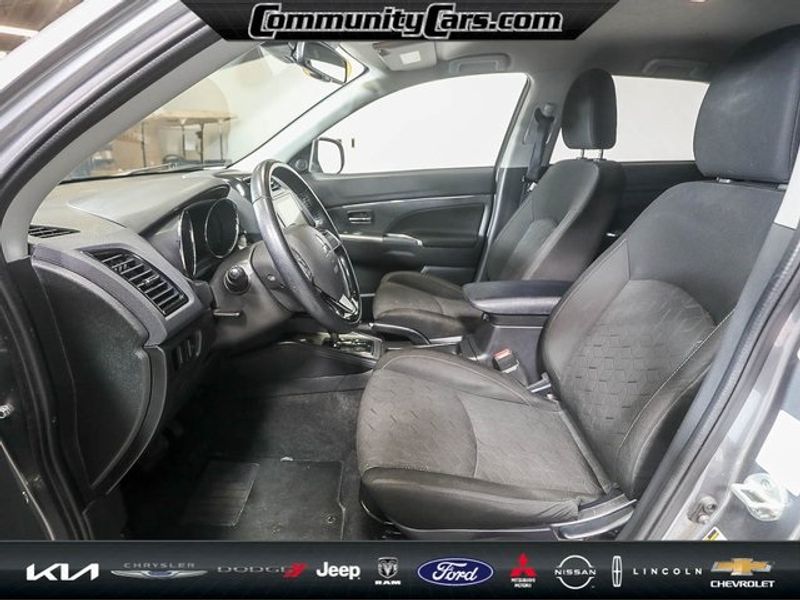 Vehicle image 11 of 30