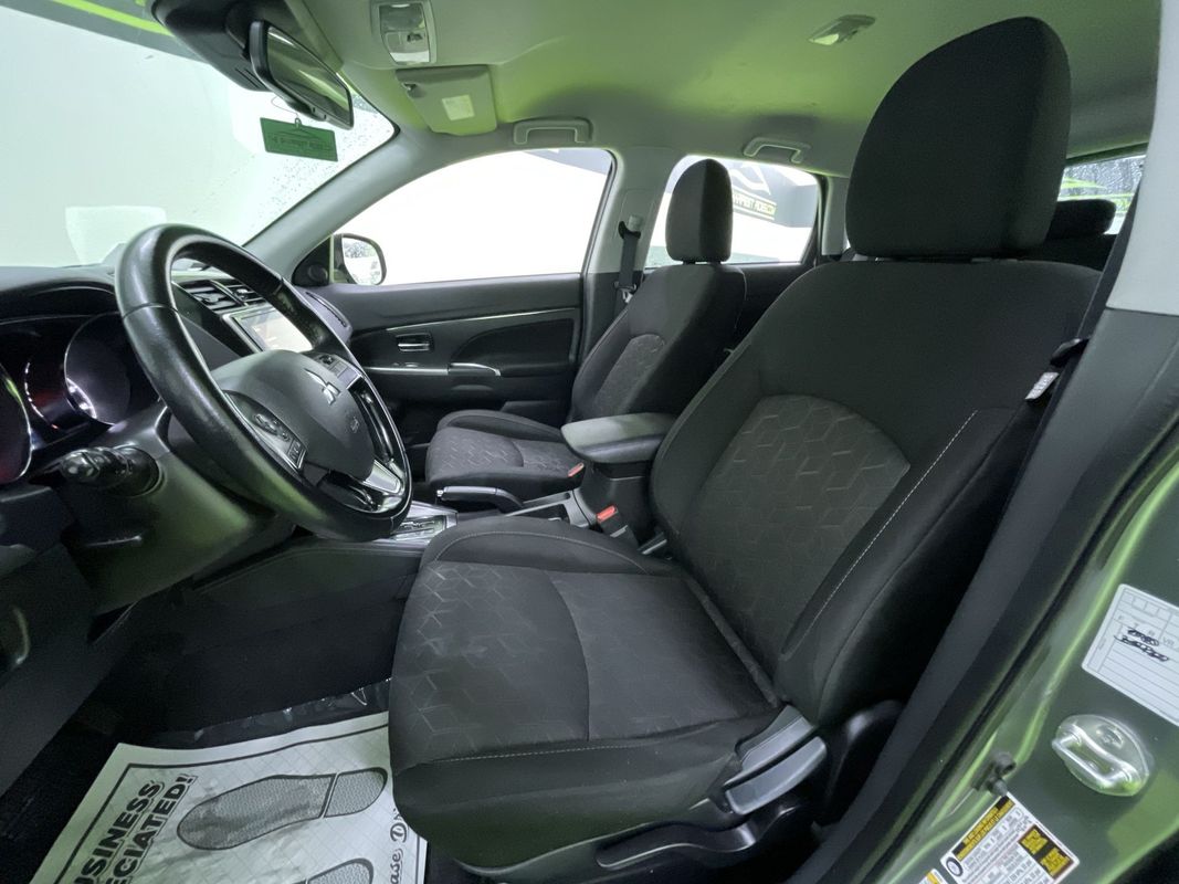 Vehicle image 15 of 27