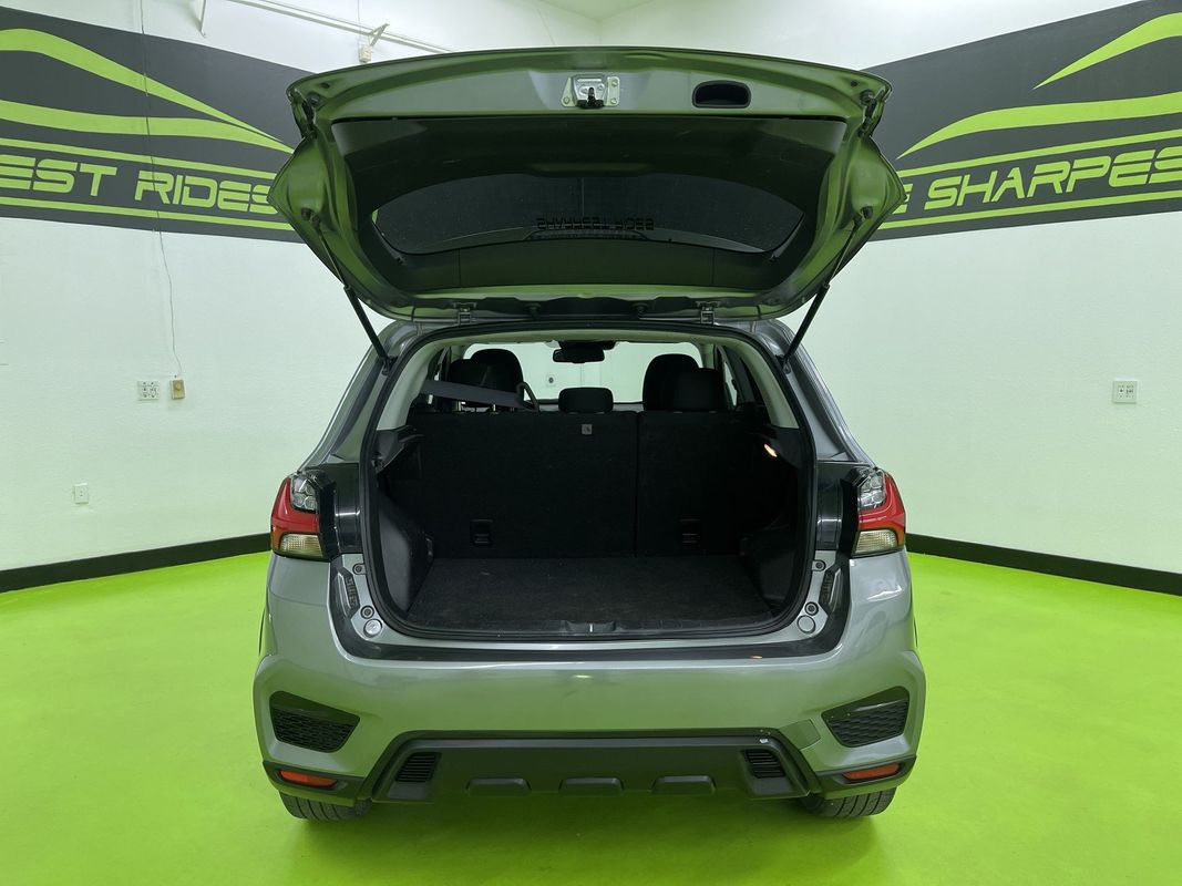 Vehicle image 11 of 27