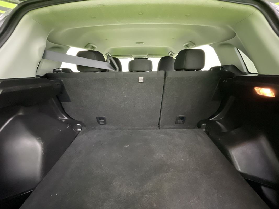 Vehicle image 25 of 27