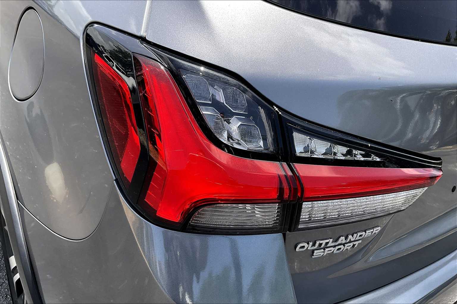 Vehicle image 27 of 29