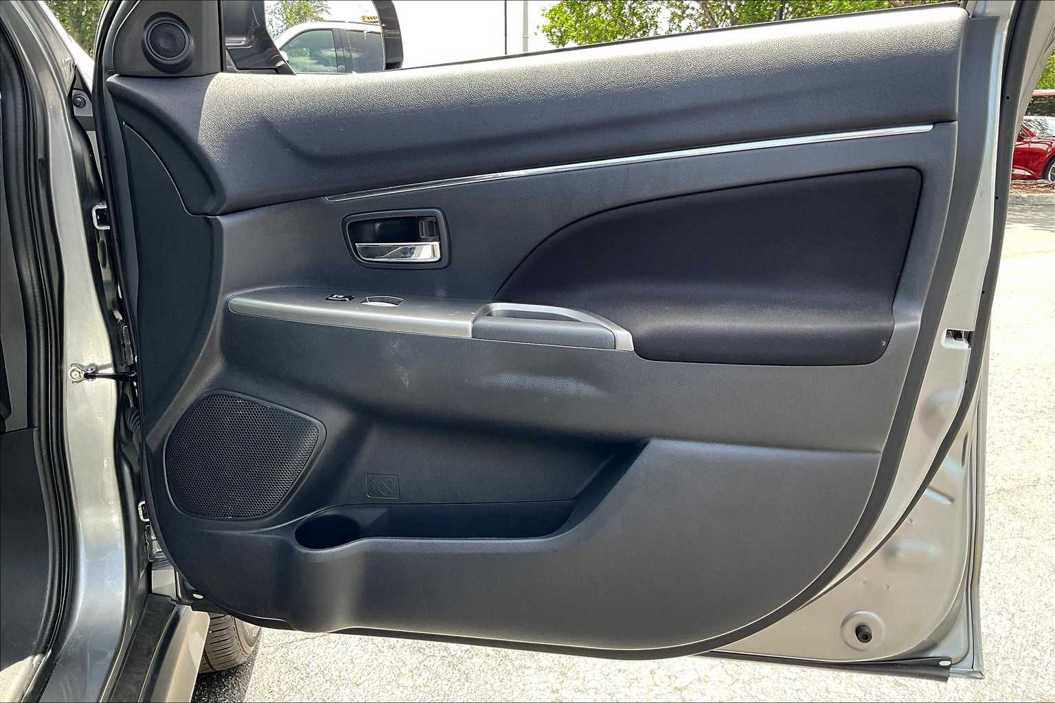 Vehicle image 22 of 29