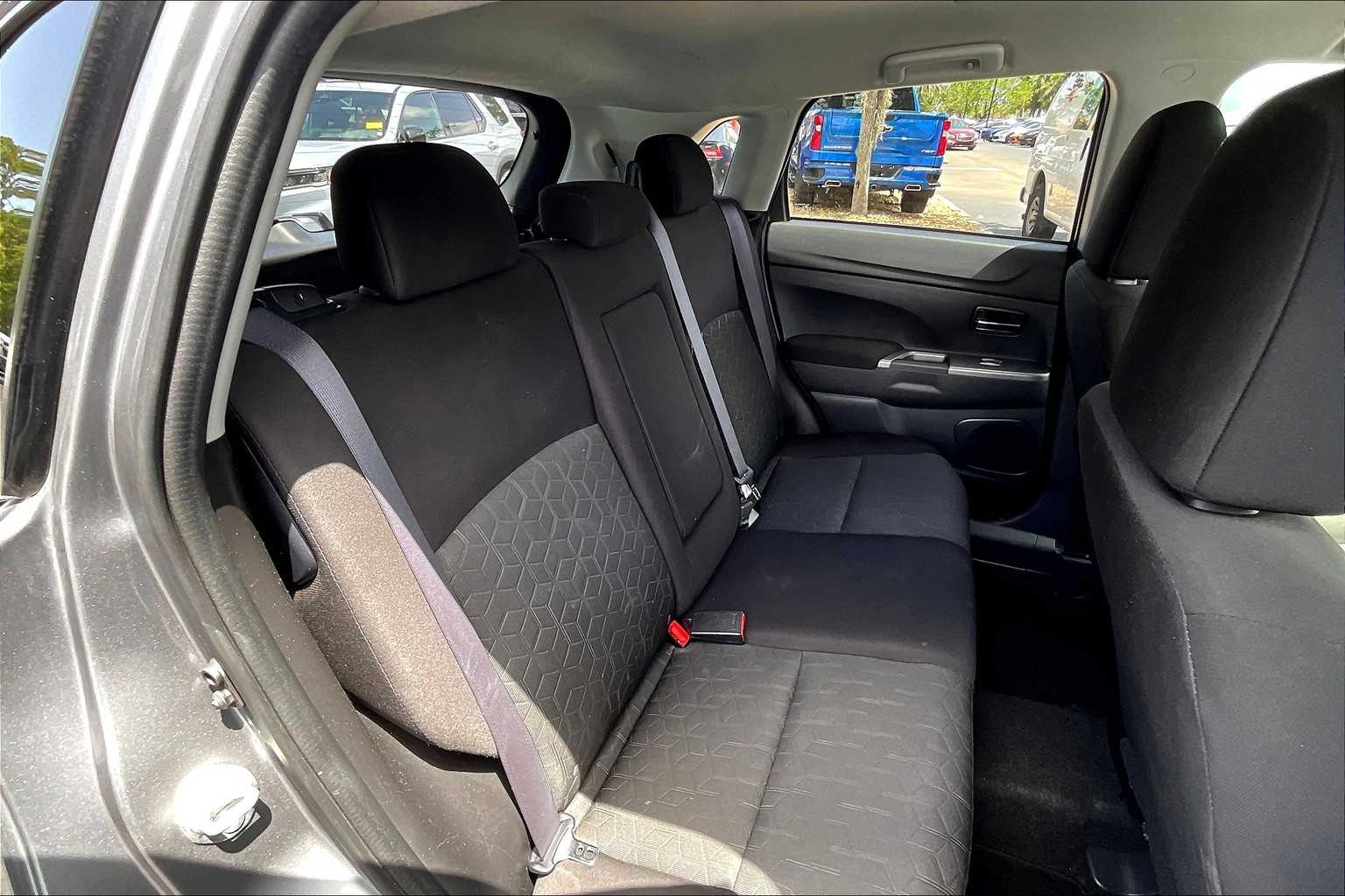 Vehicle image 25 of 29