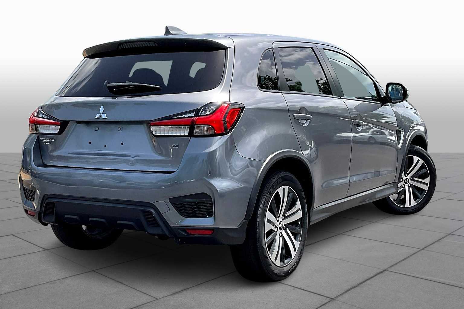 Vehicle image 4 of 29