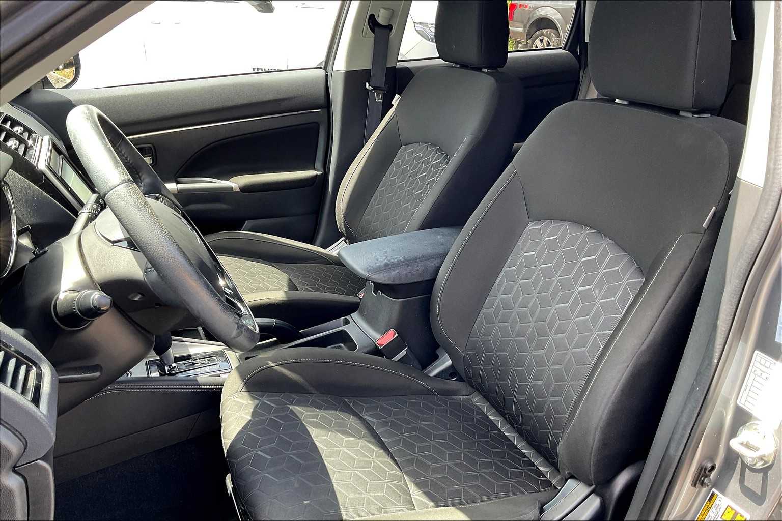Vehicle image 23 of 29