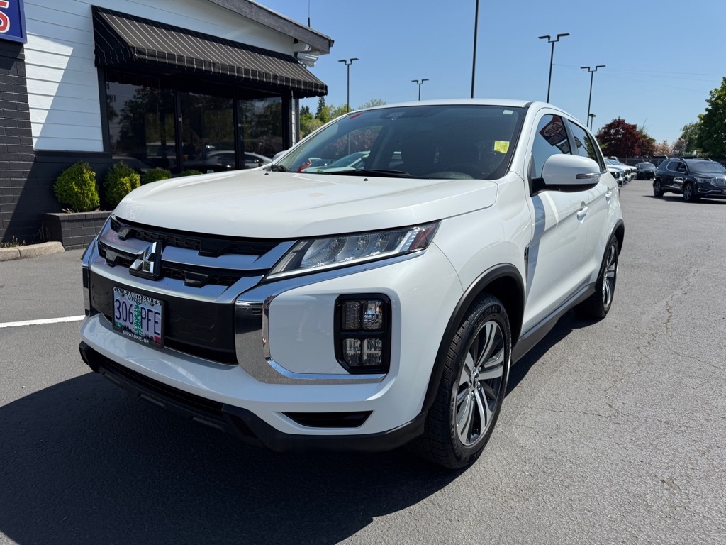 Vehicle image 3 of 32