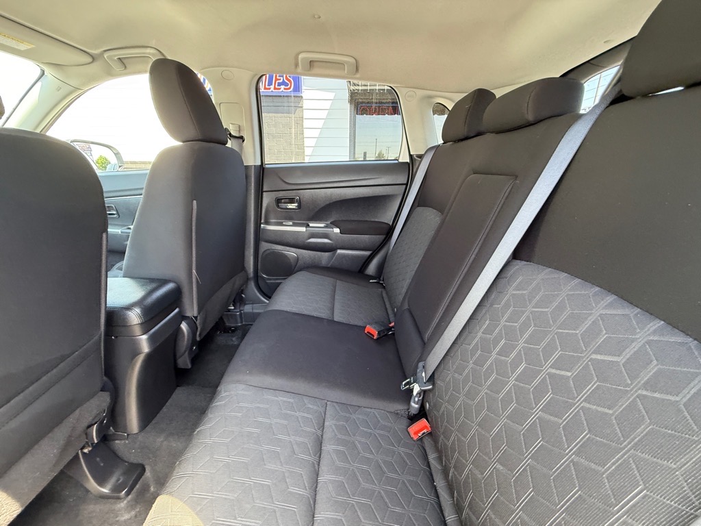 Vehicle image 17 of 32