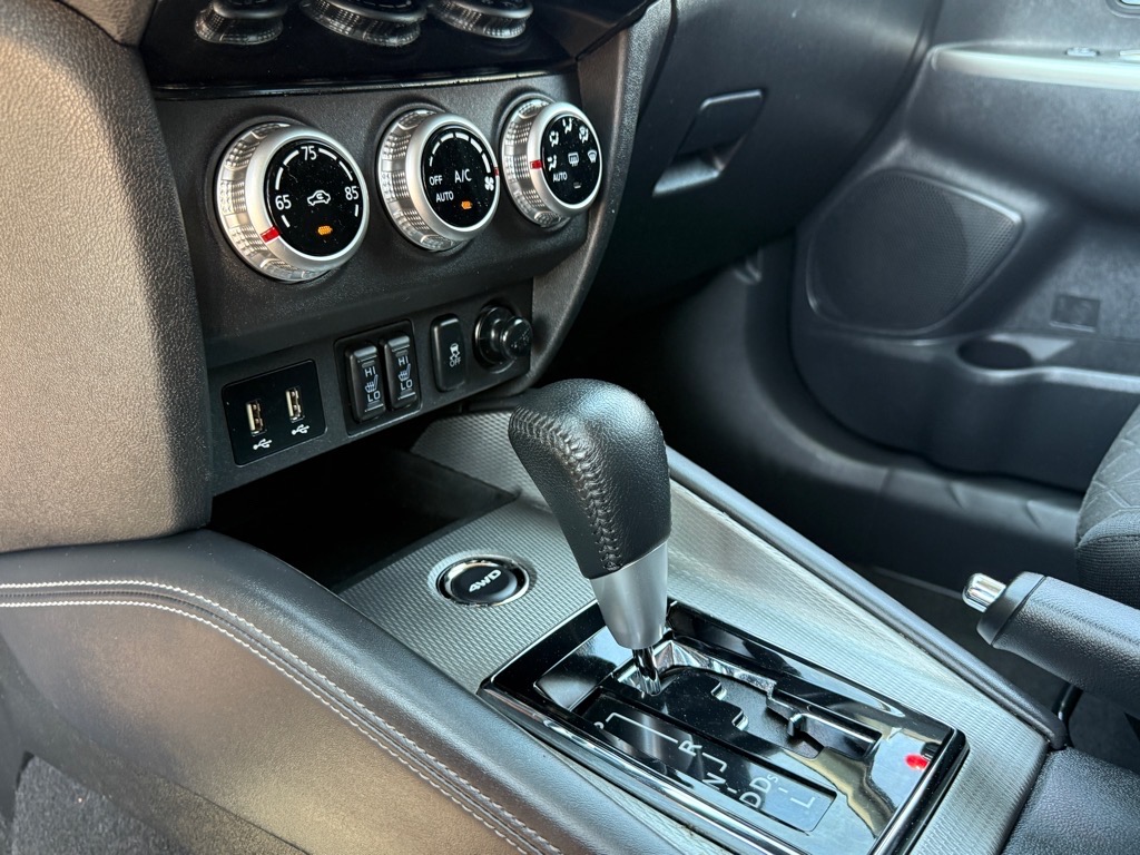 Vehicle image 26 of 32