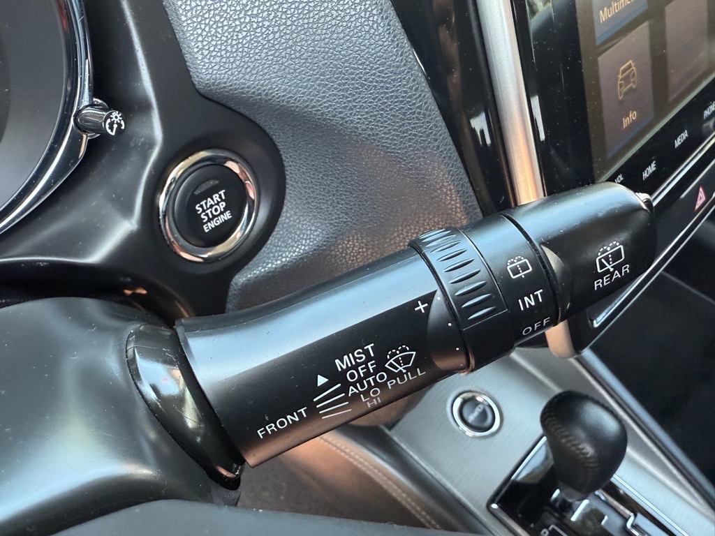 Vehicle image 29 of 32