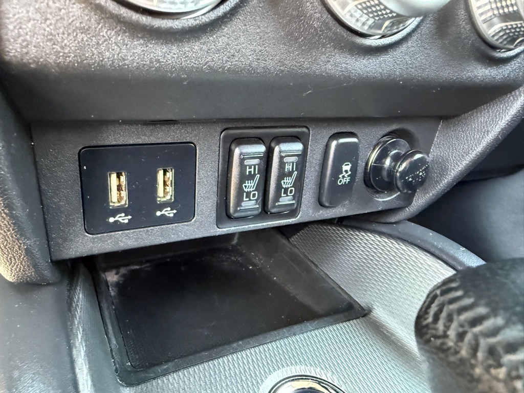Vehicle image 21 of 32