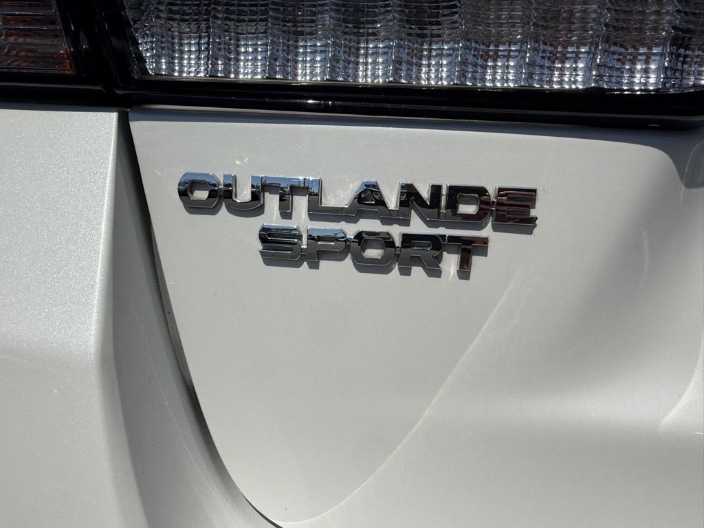 Vehicle image 11 of 32