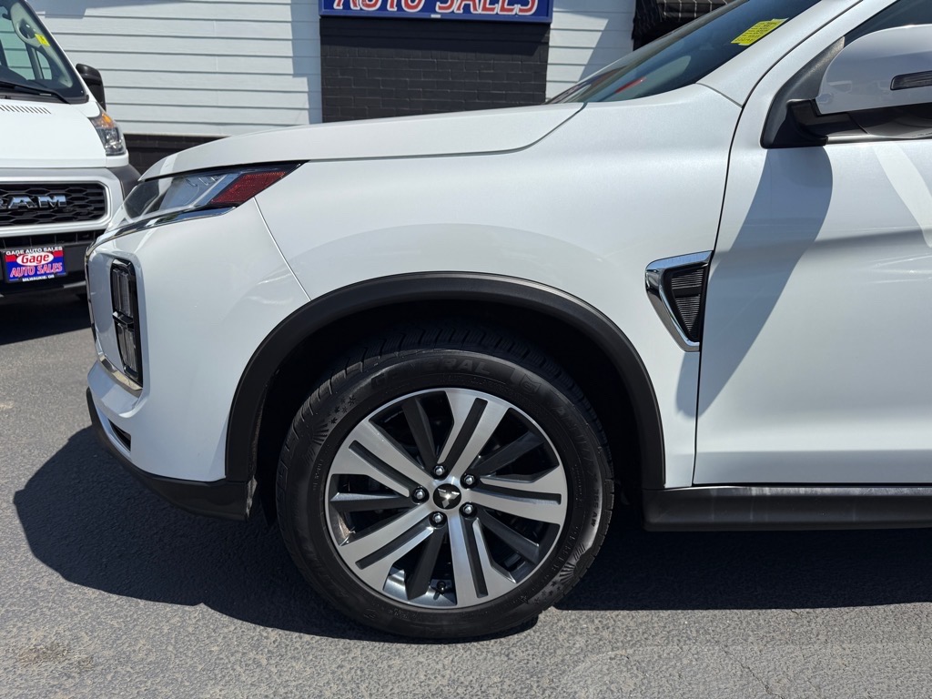 Vehicle image 14 of 32