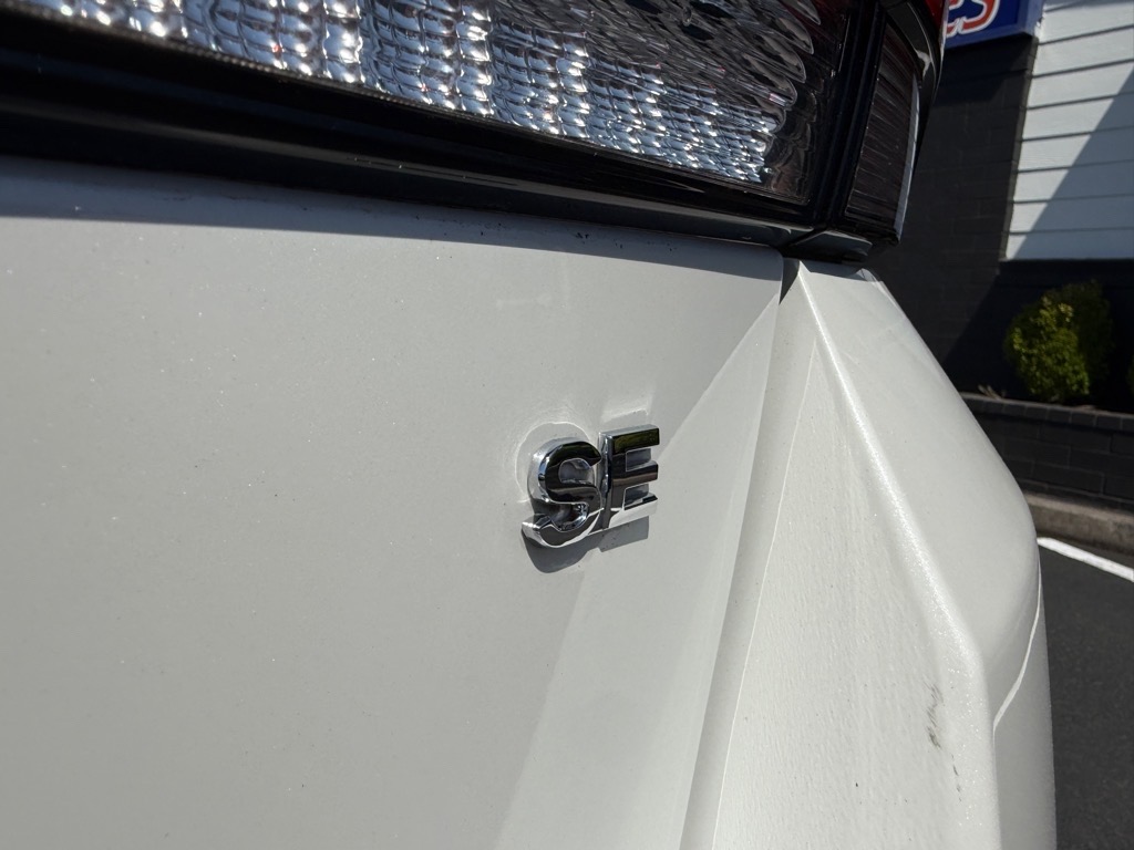 Vehicle image 12 of 32