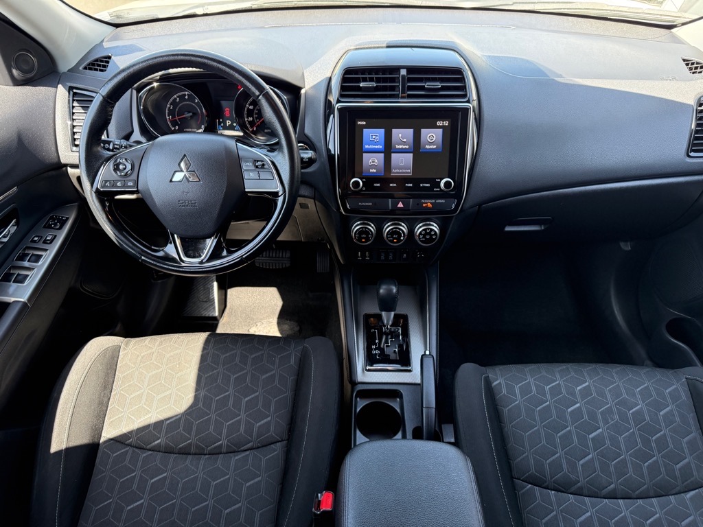 Vehicle image 18 of 32
