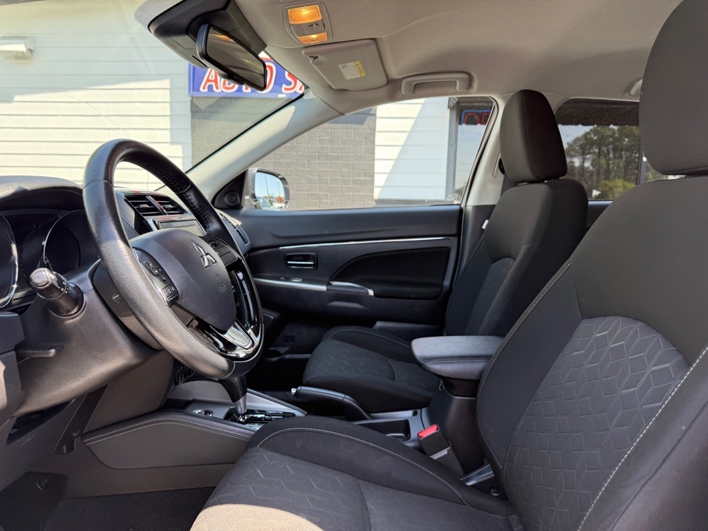 Vehicle image 16 of 32