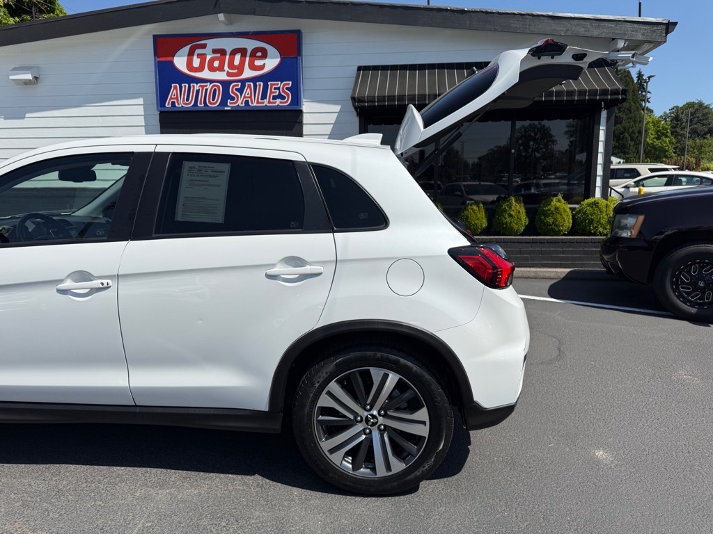 Vehicle image 9 of 32