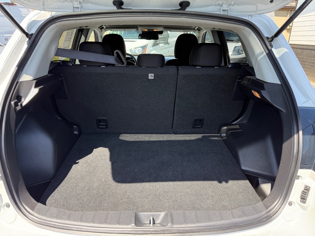 Vehicle image 13 of 32