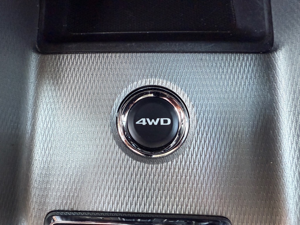 Vehicle image 24 of 32
