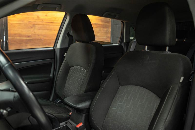Vehicle image 10 of 29