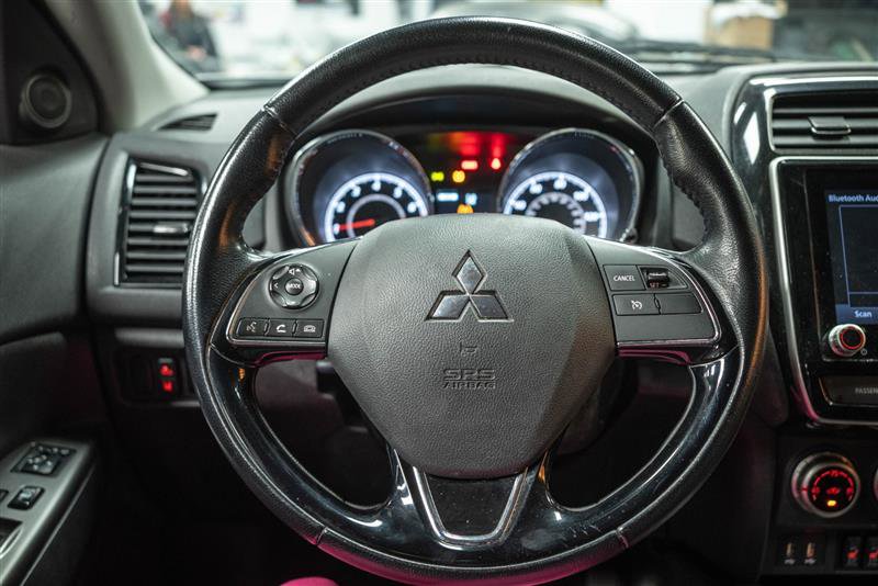 Vehicle image 17 of 29