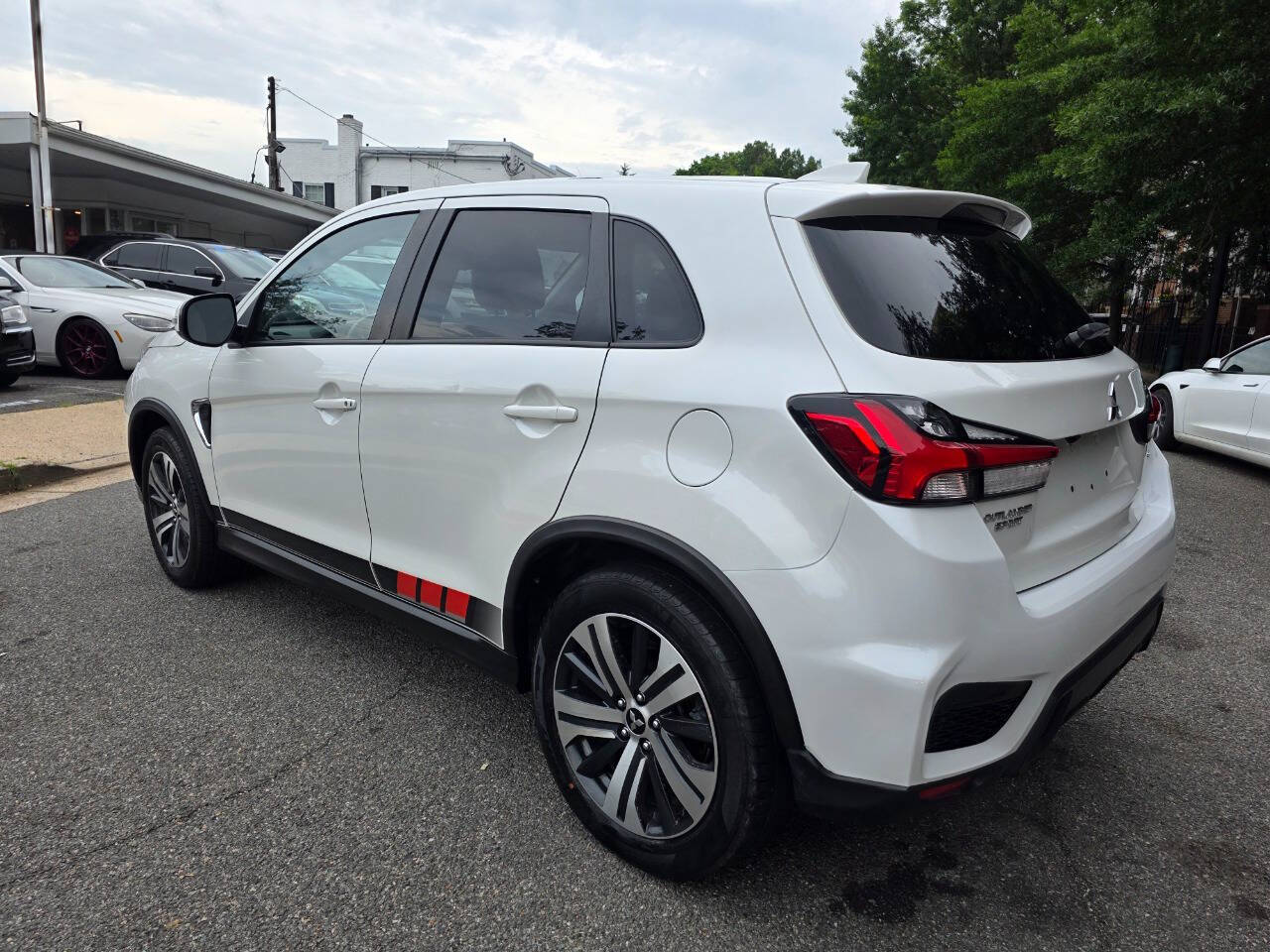 Vehicle image 7 of 27