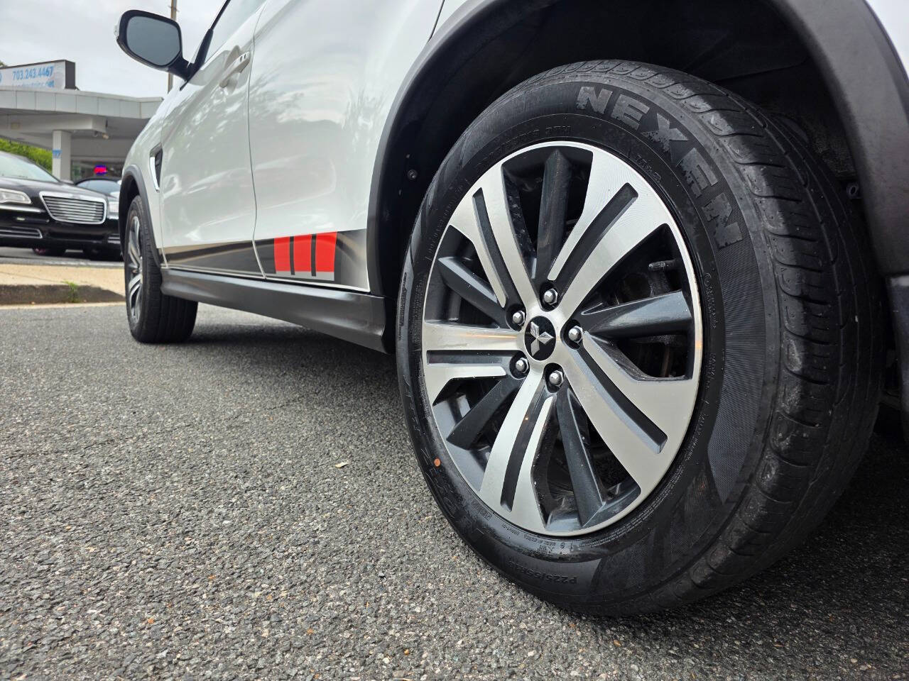 Vehicle image 24 of 27