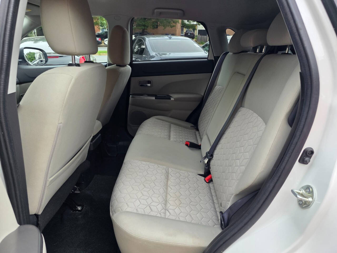 Vehicle image 22 of 27