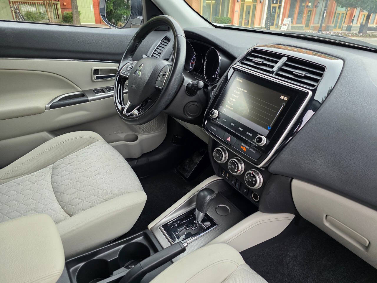 Vehicle image 18 of 27