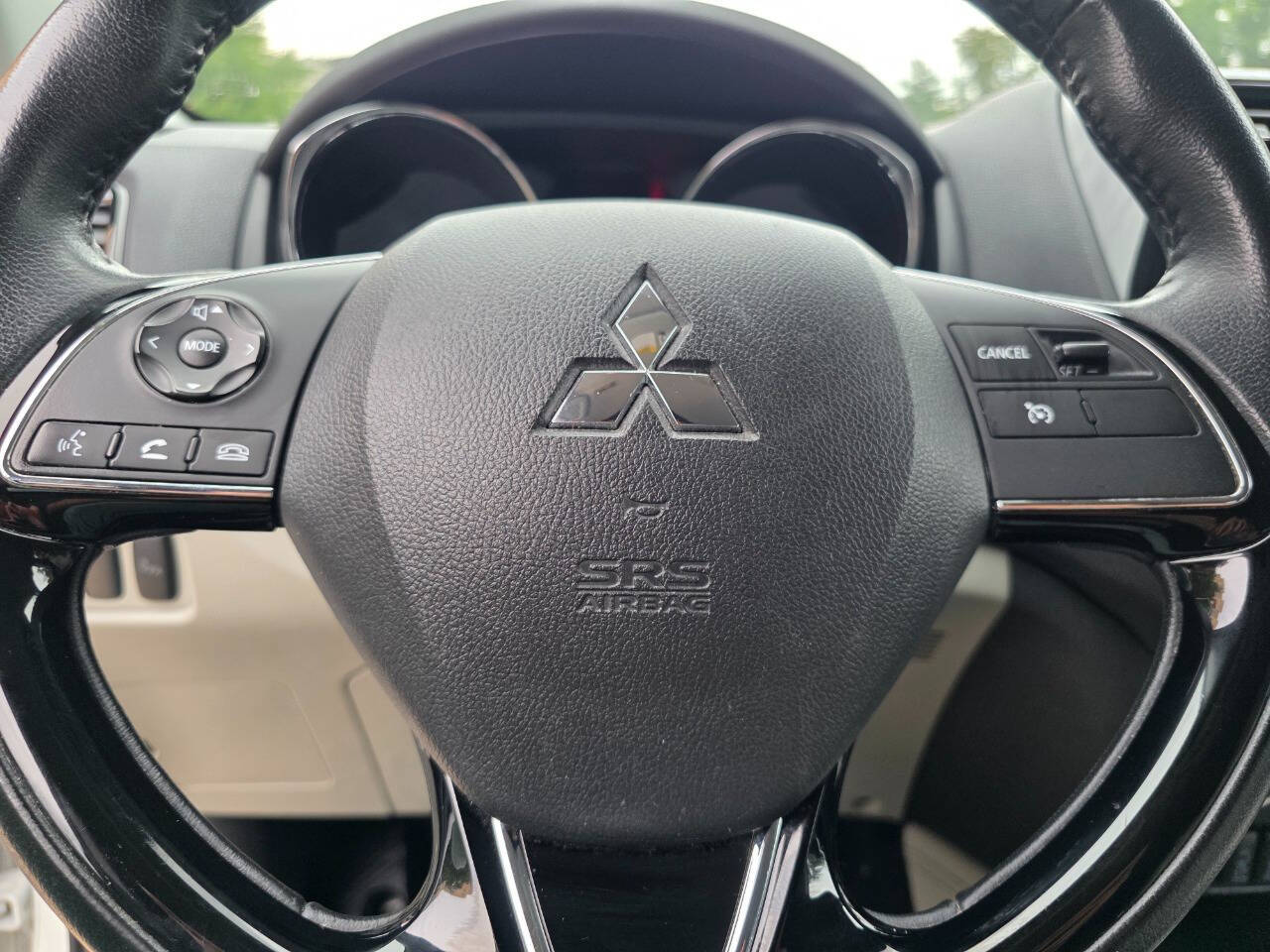 Vehicle image 12 of 27