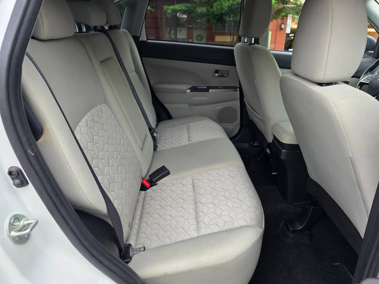Vehicle image 21 of 27