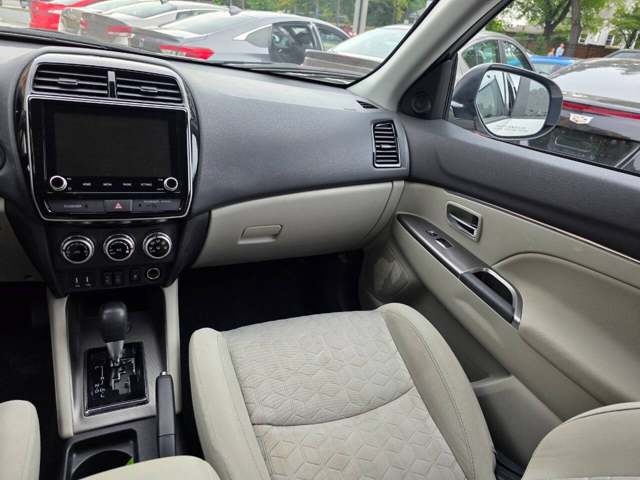 Vehicle image 16 of 27