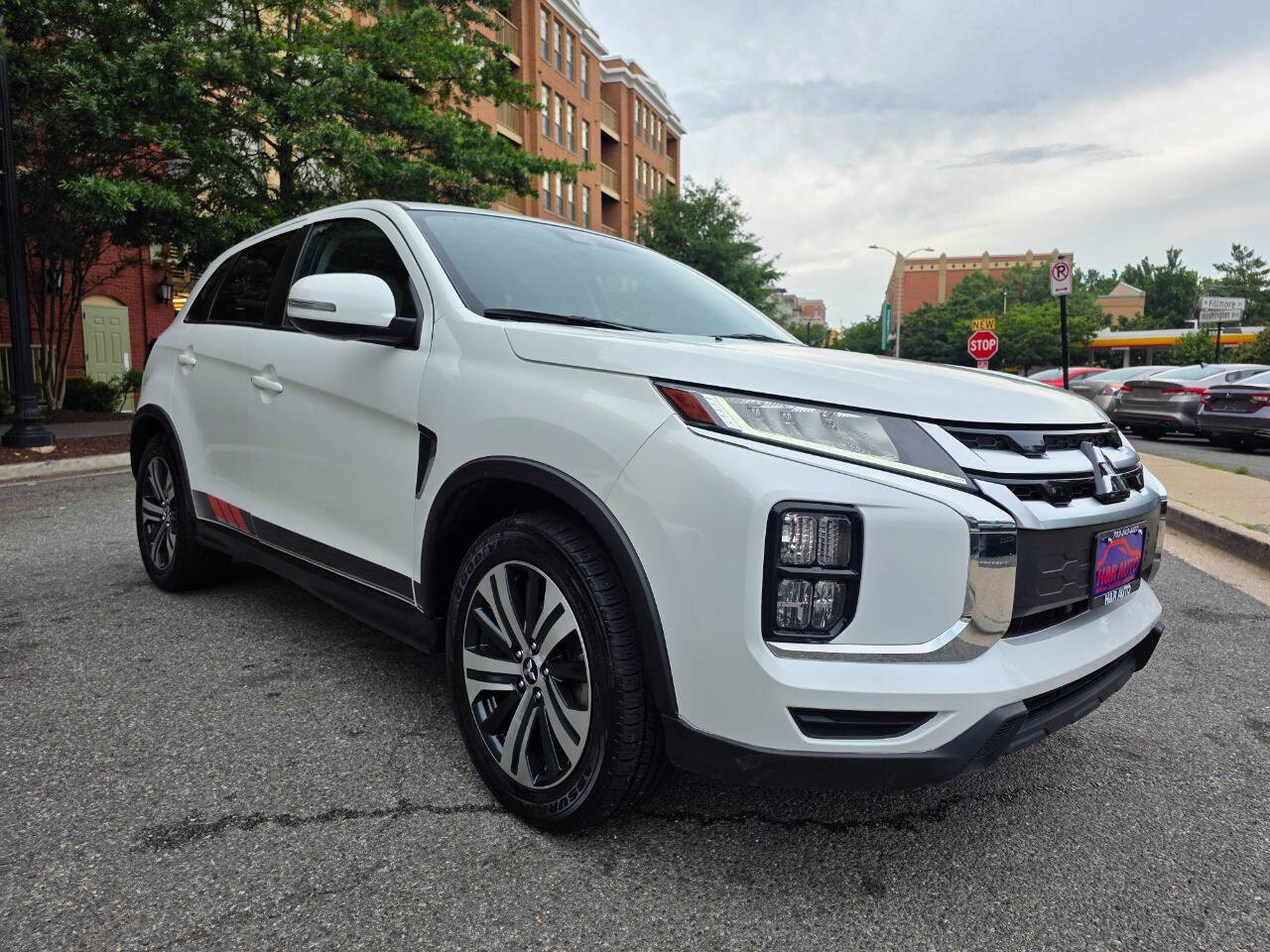 Vehicle image 4 of 27